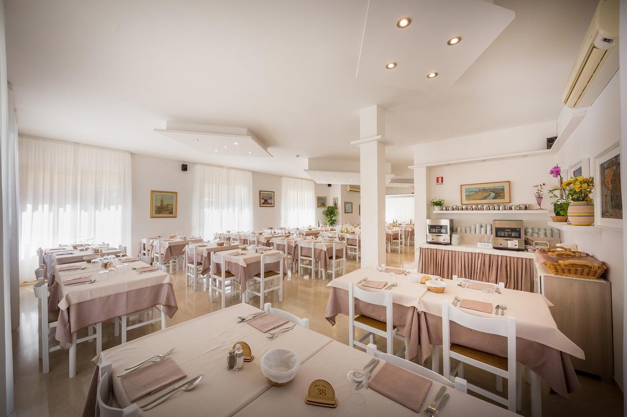 Hotel Augusta Caorle Zewnętrze zdjęcie