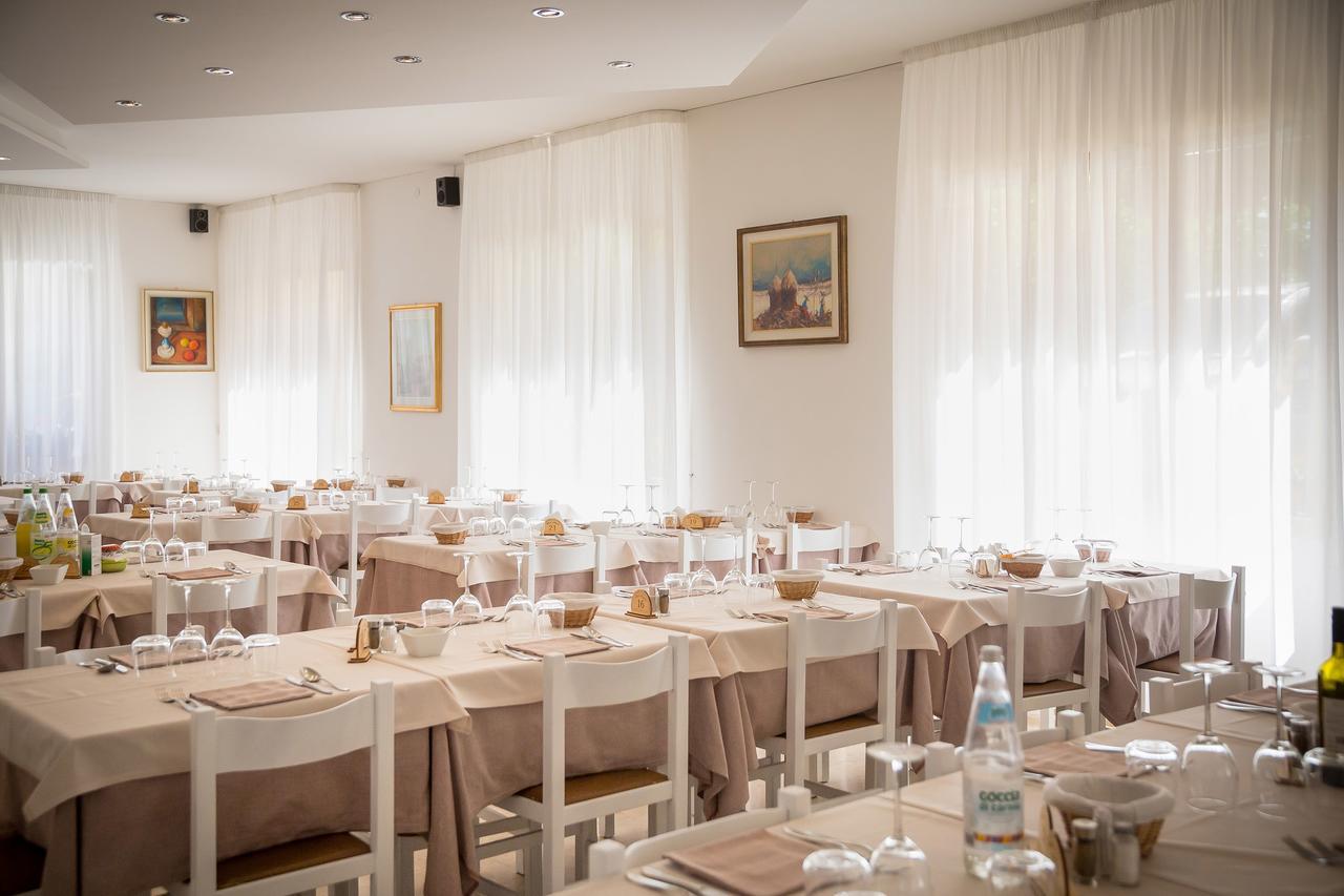 Hotel Augusta Caorle Zewnętrze zdjęcie