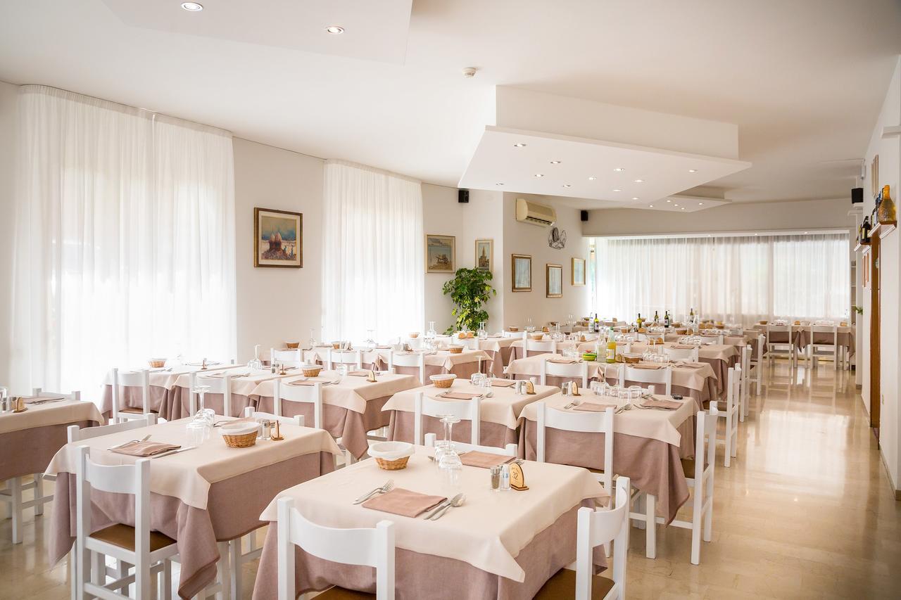 Hotel Augusta Caorle Zewnętrze zdjęcie